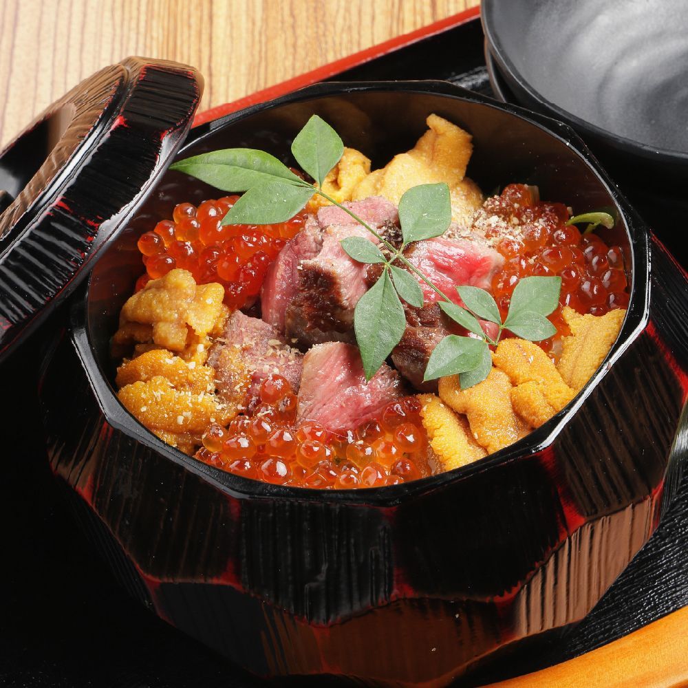 うにと肉の丼
