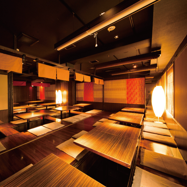 地鶏と土鍋 個室居酒屋 鶏進 姫路駅前店 モダンな座敷席の写真